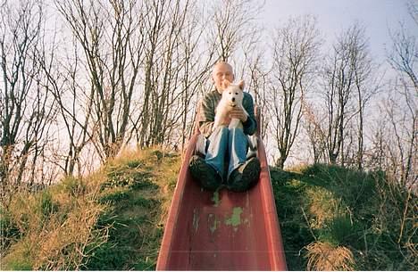 Hvid schæfer Escha - På legepladsen med far.. billede 13