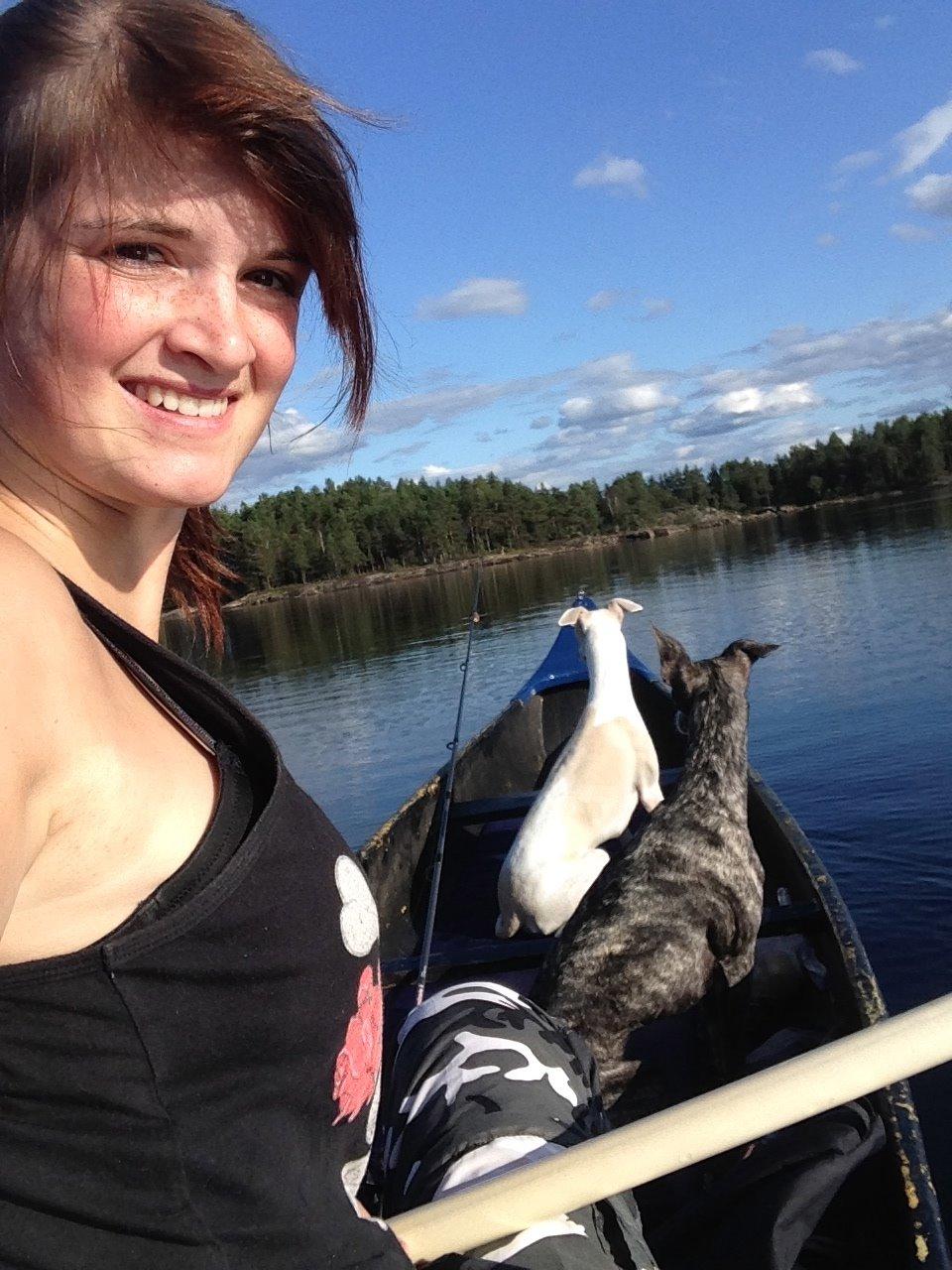 Whippet Kiwi - August 2014 - Kanotur med jentene og fiskestanga :) billede 21