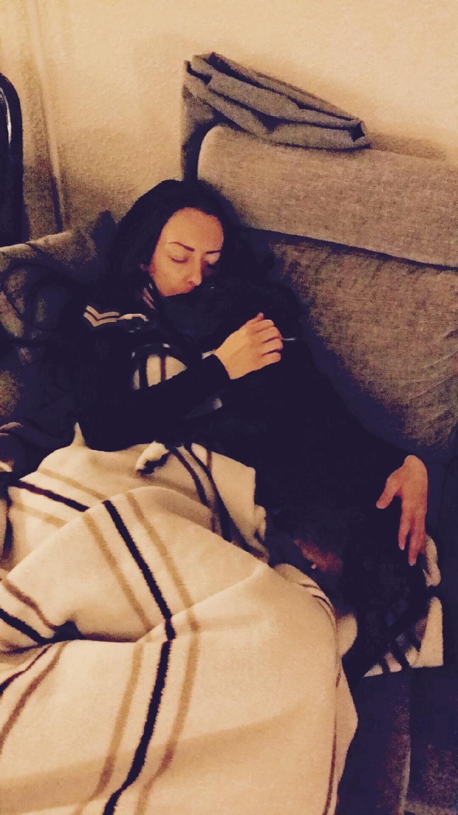 Staffordshire bull terrier Freja - Puttehygge med mor <3 billede 2