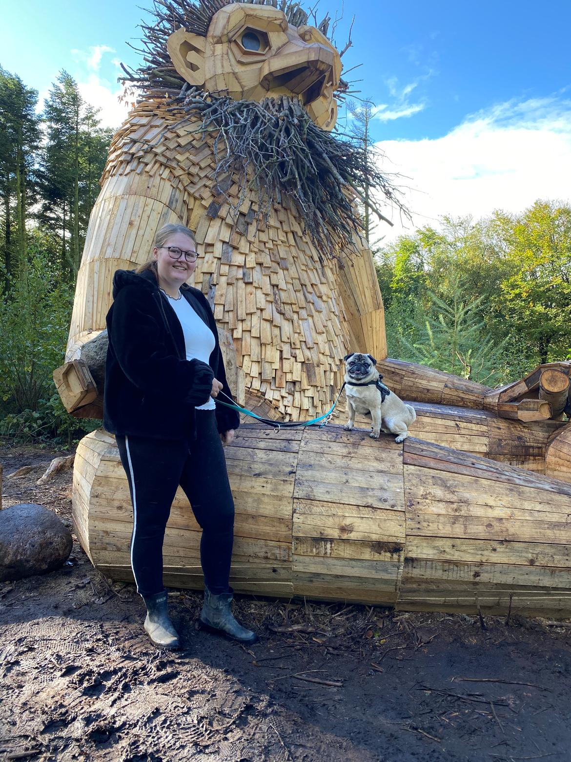 Mops Gustav - Jeg synes at denne kæmpe trold var lidt spændene;) billede 3