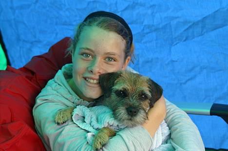 Border terrier Berta - Berta & Jeg hygger os, under stævnet d. 12. August :D <3 billede 19