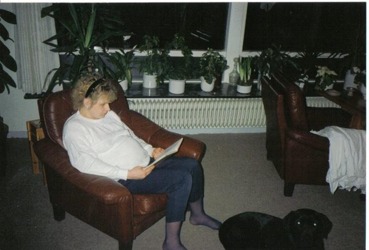 Labrador retriever Bjørn(død :'(..) - det her er mange siden for min mor ser slet ik såen ud mere ...bjørn ligger liige så sødt nede på gulvet den søde billede 4