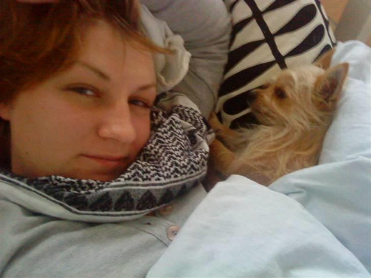 Blanding af racer Thilde - Thilde og mor holder sygedag på sofaen. November 2008 billede 14