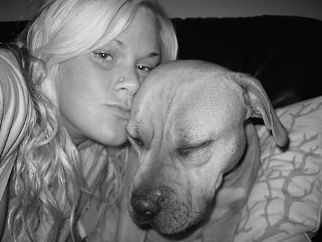 Amerikansk staffordshire terrier Malou Moniq - malou og hendes menneske mor billede 16