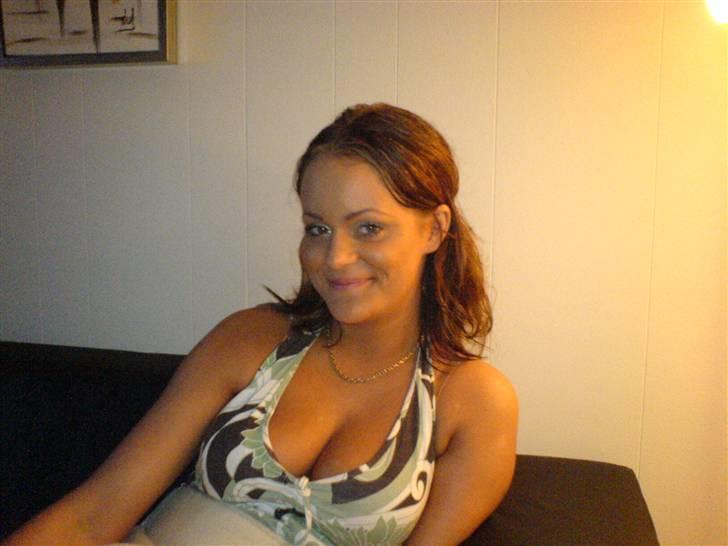 Chow chow Django - Dette er et gammel billede af min mor, hun hader at få taget billeder... Men elsker at tage billeder af mig...  billede 12