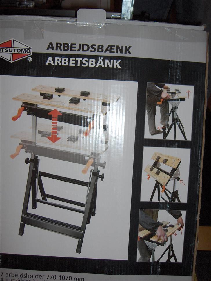 Dvaergschnauzer Sille - Sådan ser æsken med bordet ud, det er fra Harald Nyborg billede 7