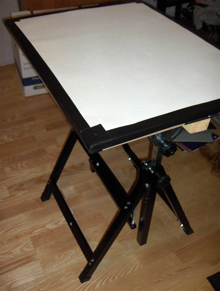 Dvaergschnauzer Sille - Set fra oven, det er sort gaffatape der er sat på billede 8