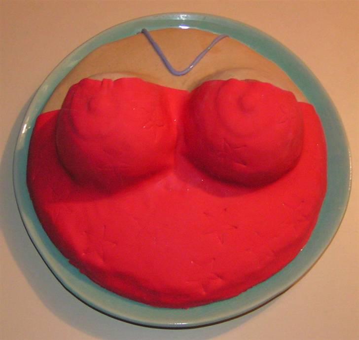 Kagebagerens kreationer - Hmm er ikke sikker på fyldet, men tror det var mudcakebunde med hindbærmouse, smurt op med lyschokoladesmørcreme billede 7