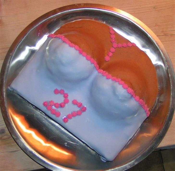 Kagebagerens kreationer - Mudcakebunde med skildpaddecreme, smurt op med smørcreme billede 8