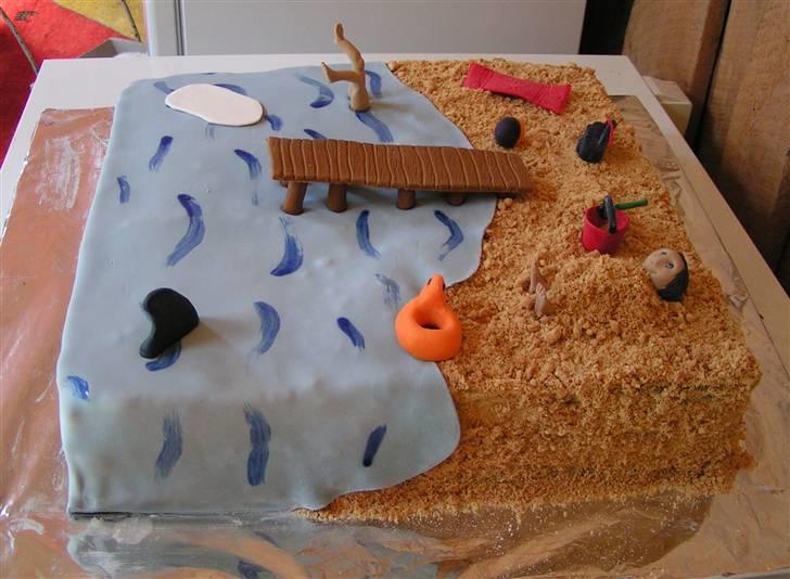 Kagebagerens kreationer - Mudcakebunde med hindbærmousse og skildpaddecreme.
"Sandet" er knuste digestivekiks billede 19