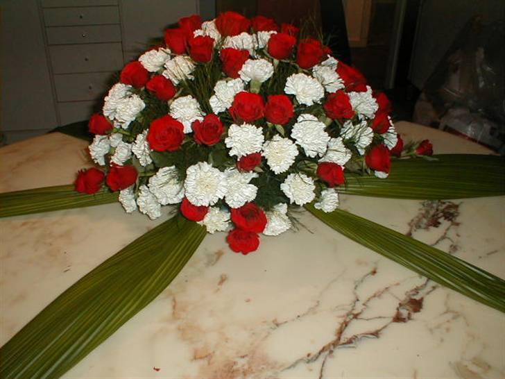 Blomster jeg har lavet. - Færdig kistepynt til min elskede mormor! - Det var faktisk første gang jeg nogensinde lavede kistepynt. billede 14