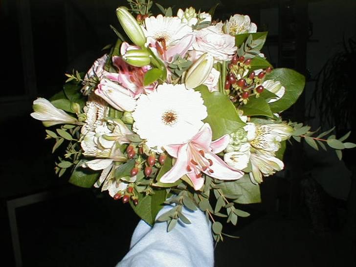 Blomster jeg har lavet. - Alm. buket, lavet i min praktik tid. billede 19