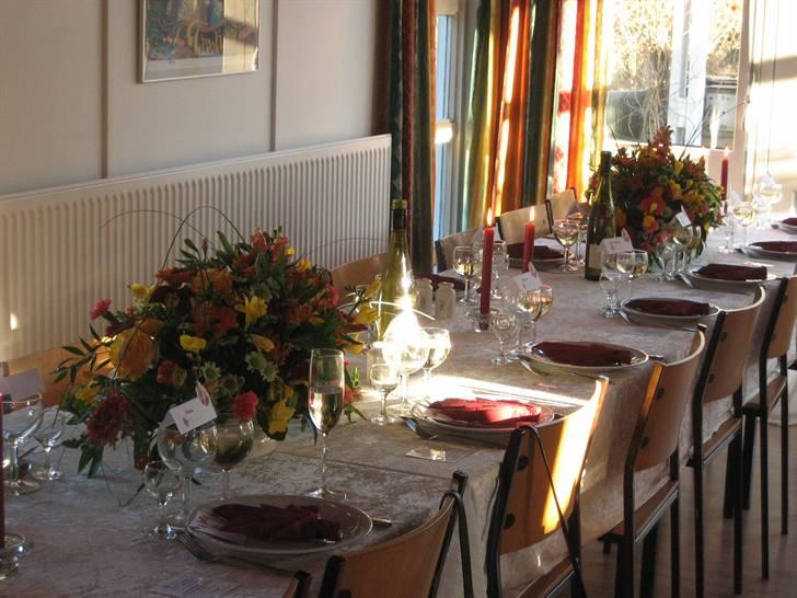 Blomster jeg har lavet. - Dekorationer til min oldemors 90 års fødselsdag.  - Desværre blev de en lille tand for store. billede 40