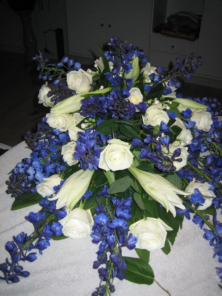 Blomster jeg har lavet. - Bårebuket, lavet til min mors ene arbejds kollega. billede 56