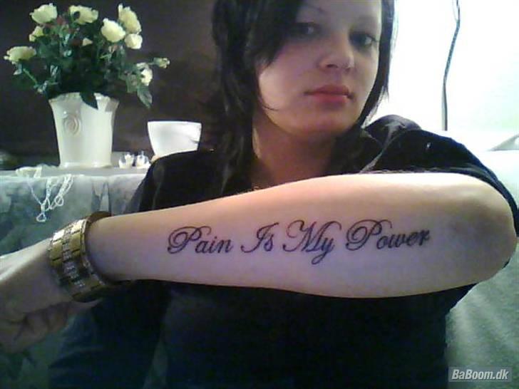 Mit Blæk - Tattoo nr. 11
Placering: Ydresiden af venstre underarm.
Forestiller: Teksten "Pain Is My Power".
Lavet af: Dennis fra VB Tattoo.
Måned/år: 10/10 billede 16