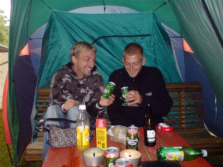 PINSE!!!!! - Så er der dømt 3 dages druk-og lejr hygge!! Kim Thomsen og Lars Sander billede 1