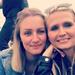 Kat virker pludselig utilfreds med sin mad. 