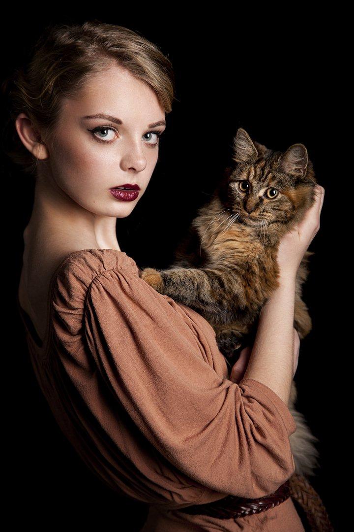 Maine Coon Bailey - Velkommen til Baileys profil! Dette er mig og hende til shoot efter hun havde fået nyt hjem! ;') billede 1