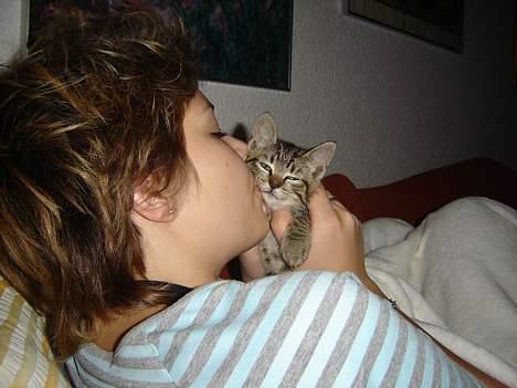 Huskat Figgo - Mere kys mor! billede 5