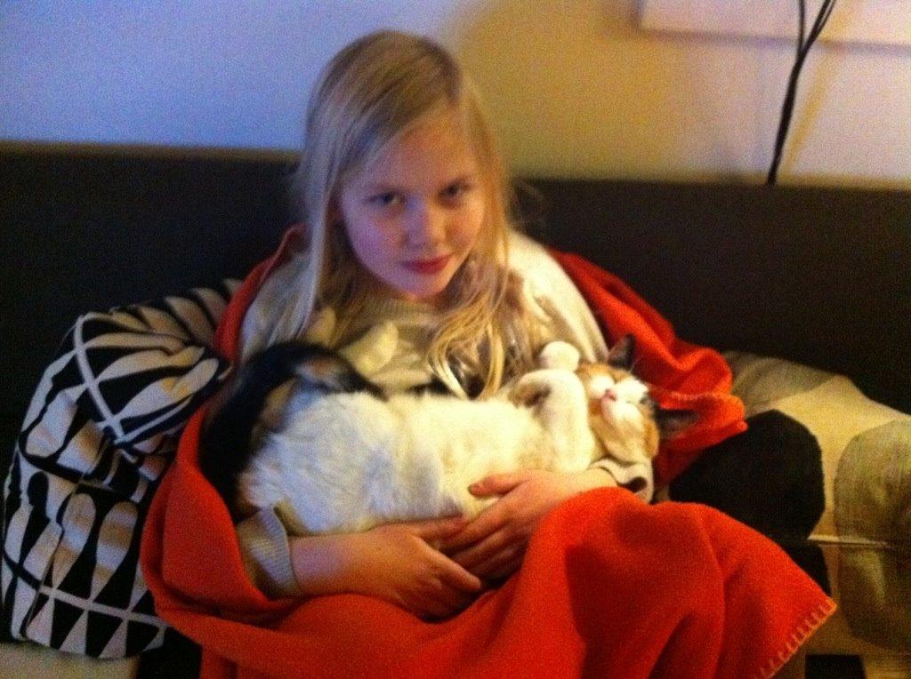 Huskat Cookie - Den aften Cookie officielt var vores kat c: Og mig som 10 årig owo billede 8