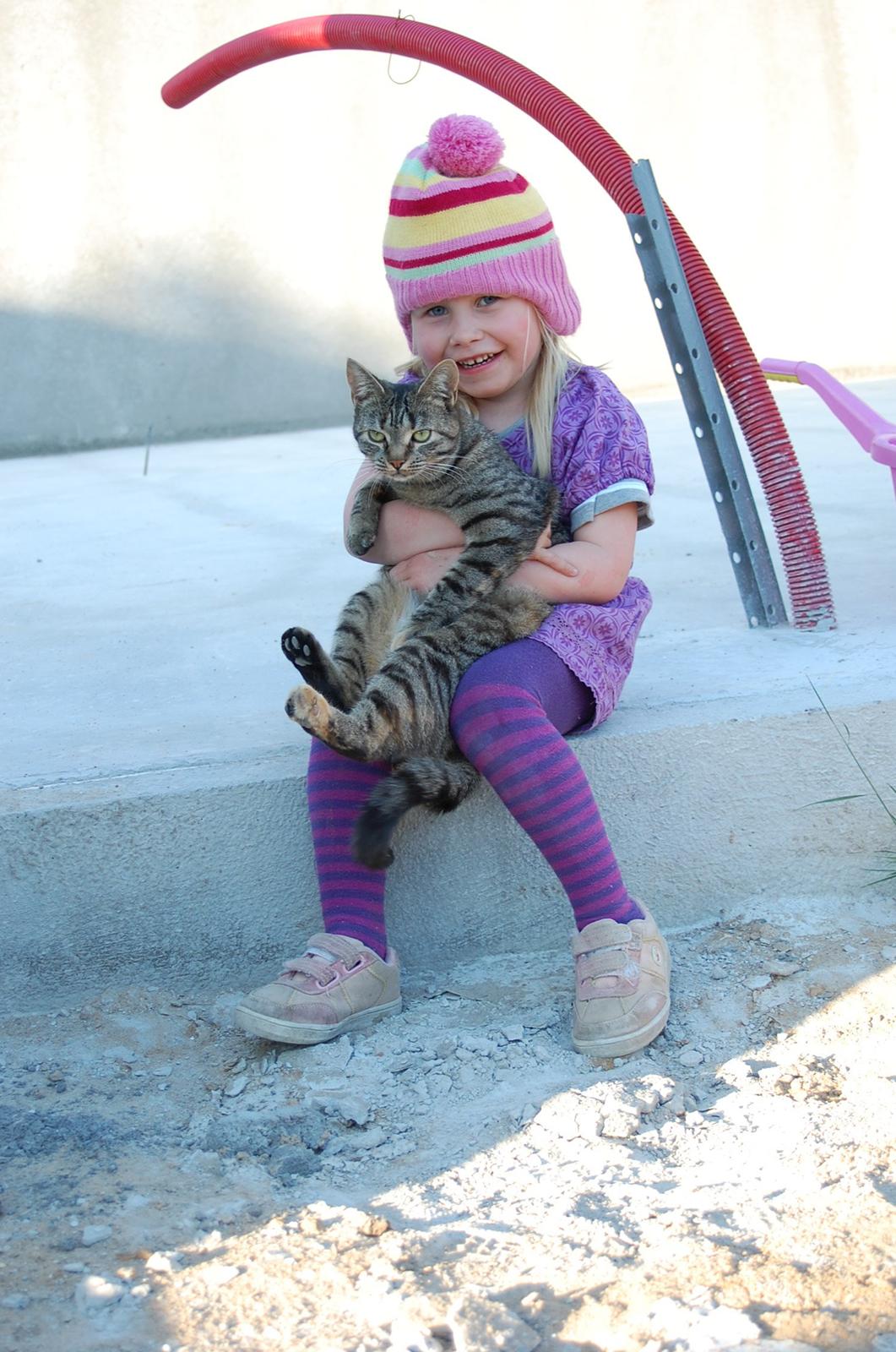 Huskat Gammelbys Misser R.I.P - Mig som lille og Misser. billede 1