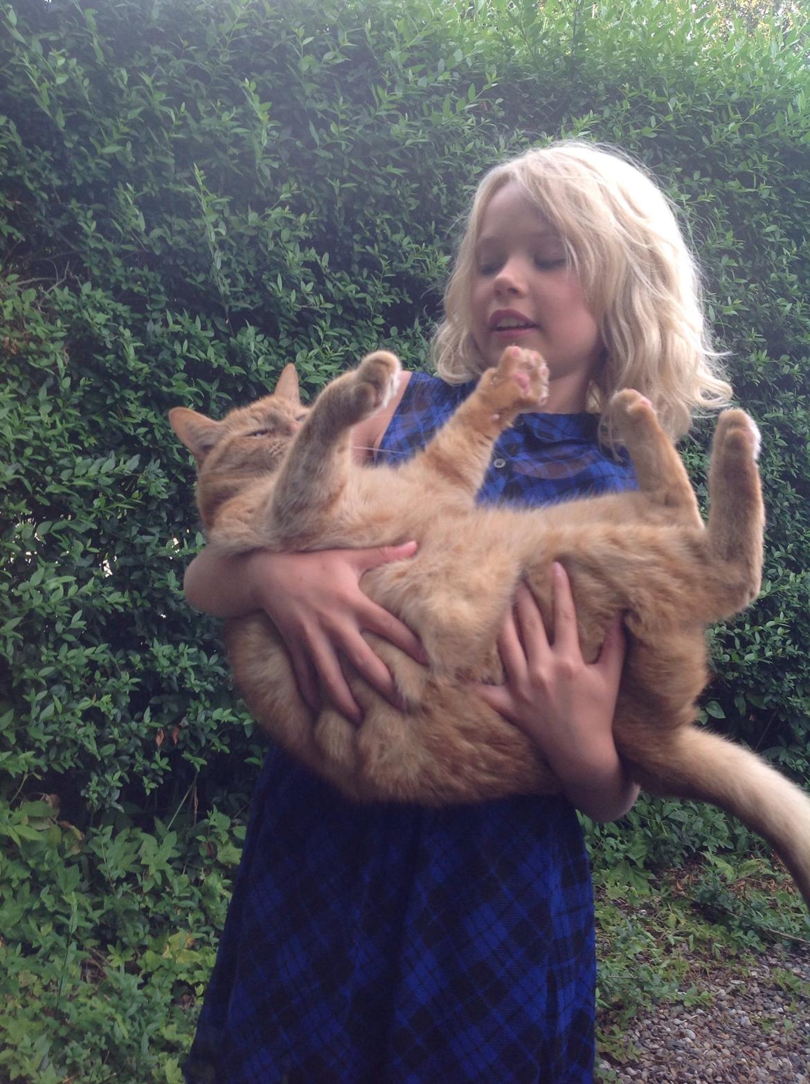 Huskat Nugga - Nugga og min søster (se hvor stor han er xD) billede 18