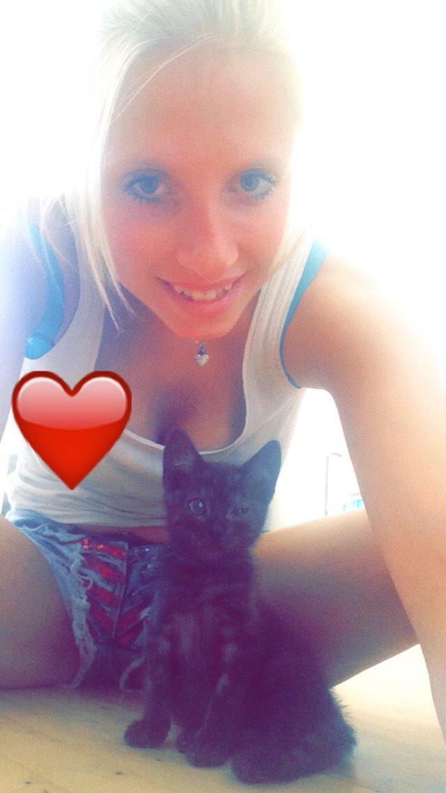 Huskat Luna <3 - VELKOMMEN TIL LUNA'S PROFIL! - dette billede er fra den første dag vi fik hende! - der var stadig lidt med hendes øjne  billede 1