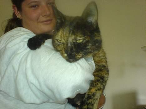 Huskat Gaia - Her ligger jeg lige og putter på mors arm... billede 6