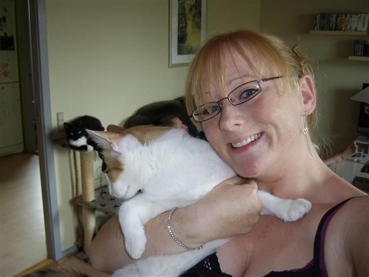 Huskat Jasmin - Jasser er ikke så vild med at tage billeder med mor :( billede 10