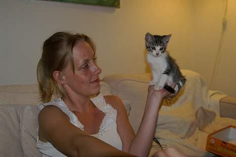 Huskat Ronja Røverdatter - Mig og moar...  billede 2