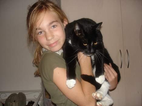 Huskat Vimse - Mig og Sarah, hun havde lige været til ridning der.. billede 5