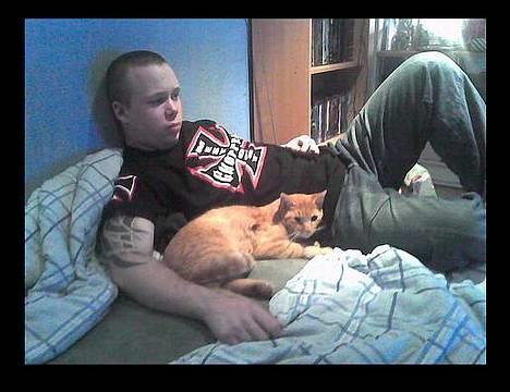 Blanding af racer Oliver *Bor hos eksen* - ligger og putter med min far billede 9