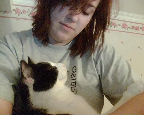 Huskat Basse RIP 2014 - Mig og Basse der kigger på hinanden..  billede 2