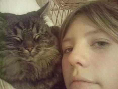 Maine Coon Freya - Mig og freya, vi er lige stået op hehe:D<3 billede 14