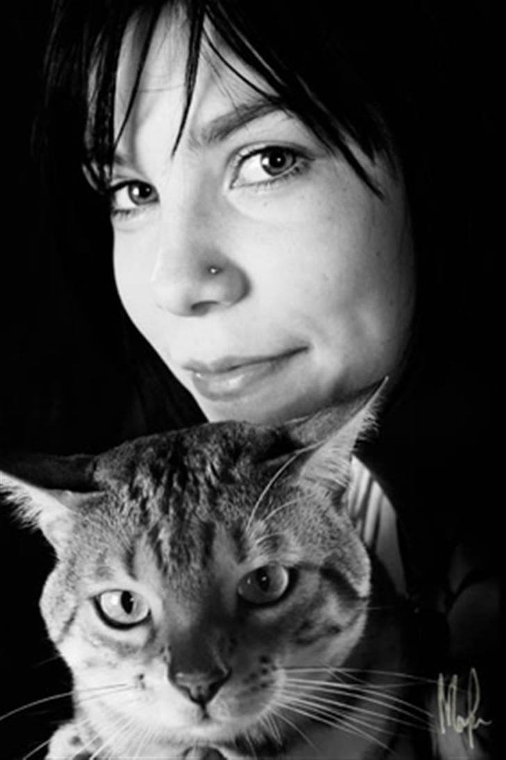 Bengal EC Leopardette´s Atlas - Jag å min "lillmatte" Isabell! Vi älskar varandra SÅÅÅÅ! billede 16