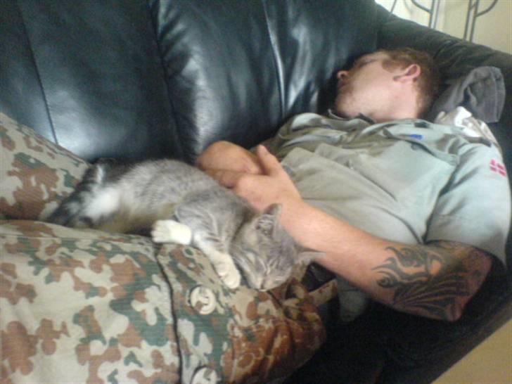 Huskat Bette mis bor hos min ex  - Sover lige sammen med far billede 4