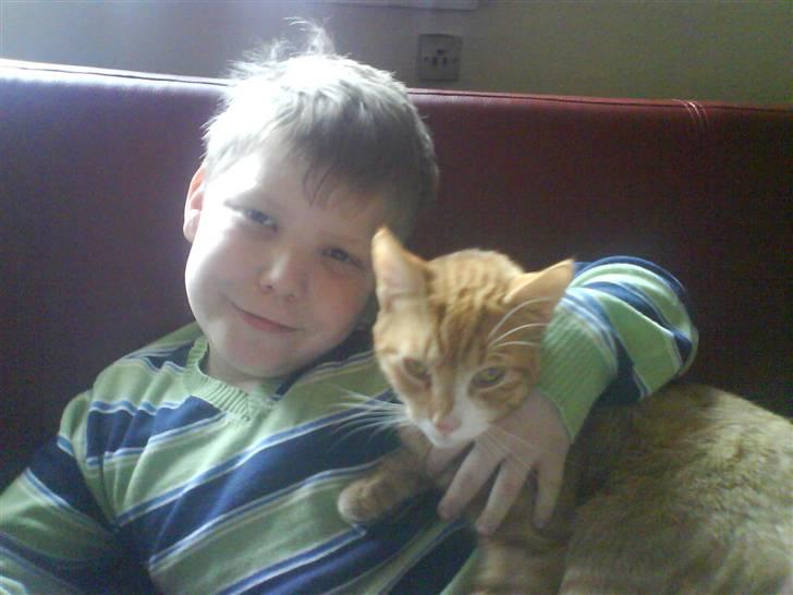 Huskat bubbi - her er bubbi sammen med min lillebror.... billede 6