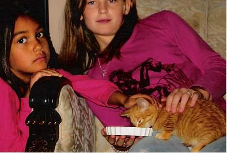 Huskat ***Findus*** † død † - Mig min kusine og Findus.. billede 6