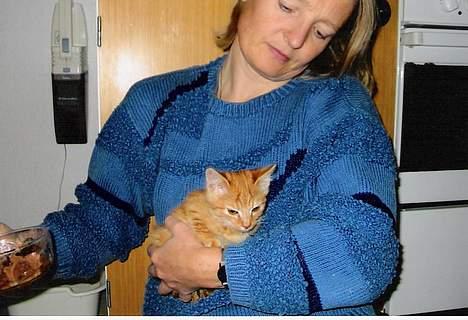 Huskat ***Findus*** † død † -  min mor og findus.... okt 2002 billede 7