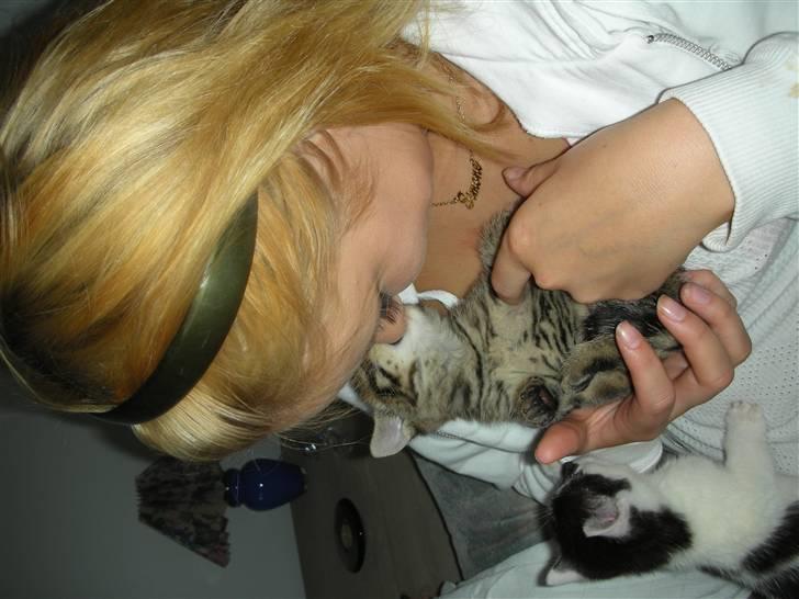 Huskat Bebe - Giv lig min mor en kys <3 anden gang hun var og se mig billede 7