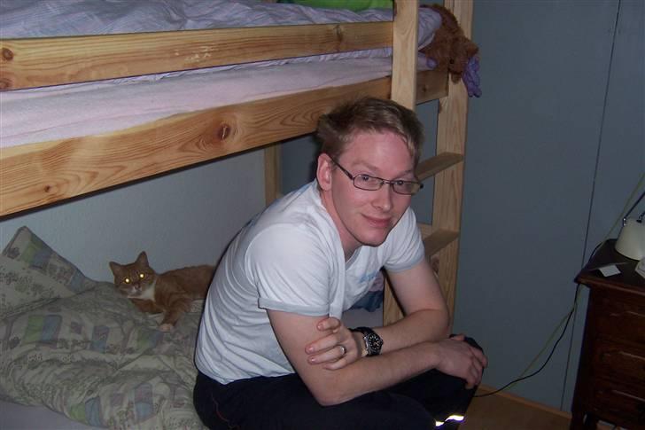 Huskat Richard *FORSVUNDET* - Hva, far, har du fået lov til at sidde der måske? billede 3