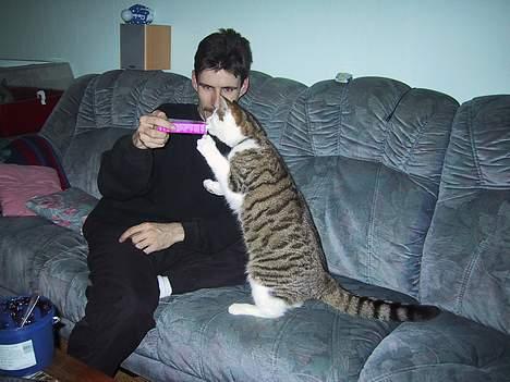 Huskat basse......død d.16aug 06 - uuu godbider!!! hit med dem billede 16