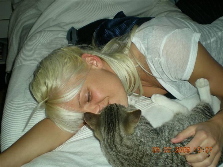 Huskat Lukas - Lullu dutter næse med mor :-) billede 5