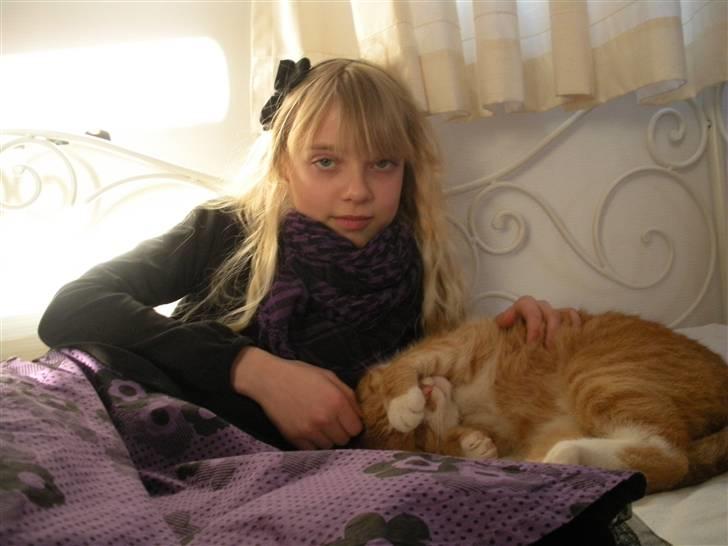 Huskat Oliver (Olle) - Oliver leger lige model med min lillesøster! ;D billede 13