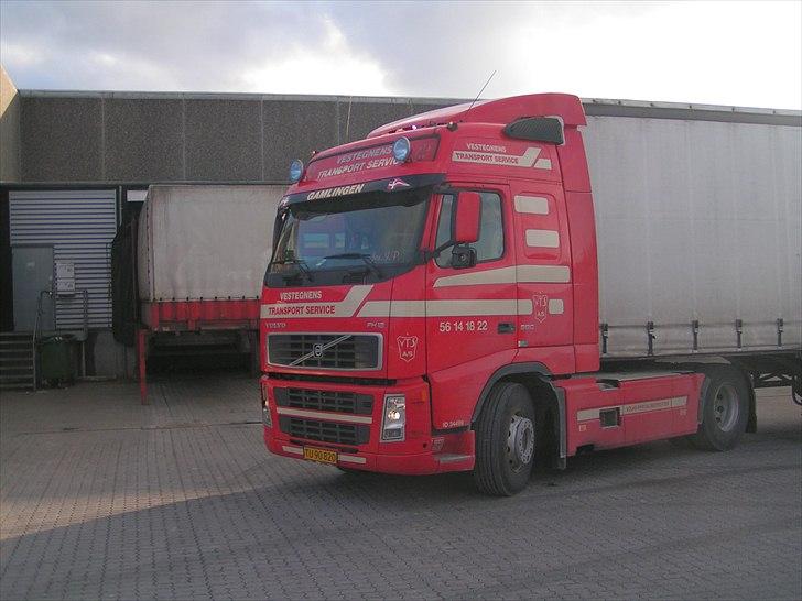 Tidligere firmabiler - Volvo FH12 380 Globetrotter 4x2
Vestegnens Transport Service A/S - Karlslunde
Opkøbt af Knud Pedersen, Køge i 2006 - Lukket af KP i 2007 billede 4