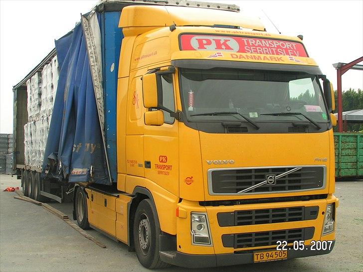 Tidligere firmabiler - Volvo FH12 380 Globetrotter 4x2
PK Transport - Serritslev

Nøjagtig magen til Den fra VTS bortset fra farve, årgang og bredeforhjul. billede 47