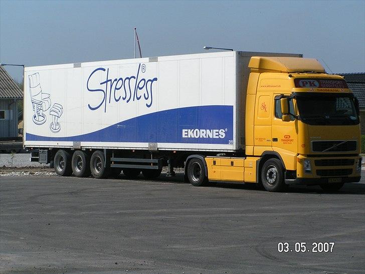 Tidligere firmabiler - Volvo FH12 380 Globetrotter 4x2
PK Transport - Serritslev

Nøjagtig magen til Den fra VTS bortset fra farve, årgang og bredeforhjul. billede 48