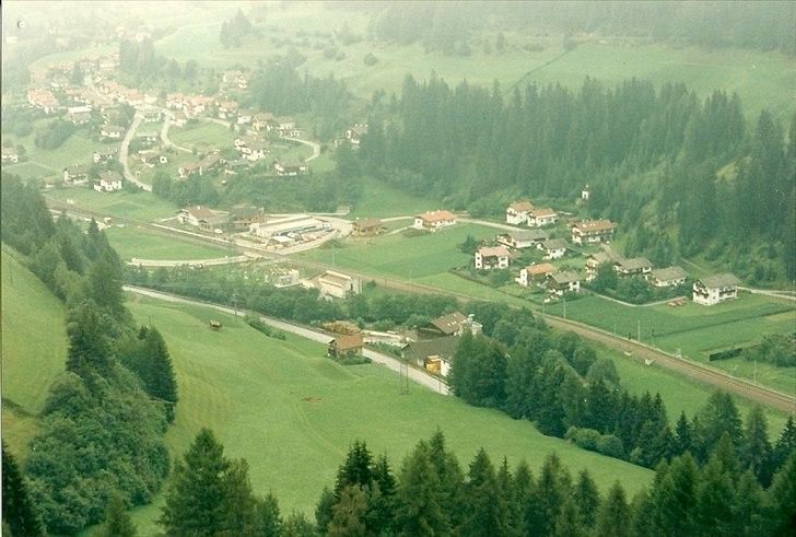 Et par af mine gamle lastbiler - ...Hmmm...Er ikke sikker, men tror nok det er på vej ned af Mont Blanc....? billede 15