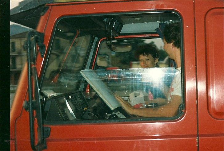 Et par af mine gamle lastbiler - Min gamle kollega "stesso" og hans polske kone i en gammel Damgård Højberg scania 142... billede 18
