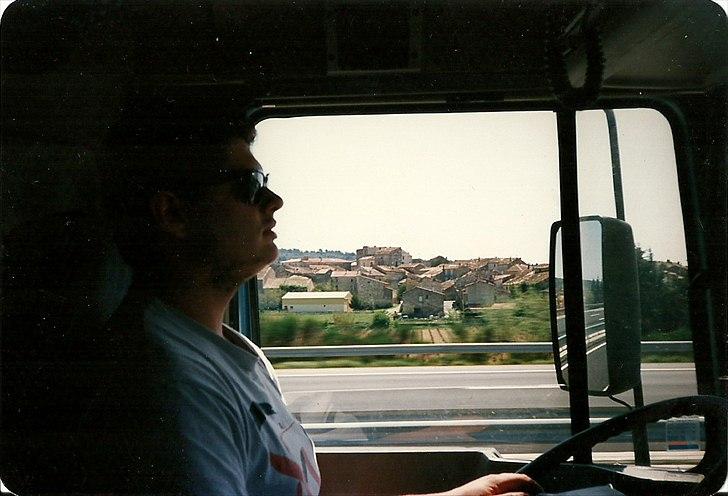 Et par af mine gamle lastbiler - Jeg TROR nok det her billede er fra min første tur til Spanien...Ophængte skinker til Barcelona i en næsten helt ny DAF 95 med flad tag...Bemærk den flotte unge og slanke chauffør.. :-p billede 24